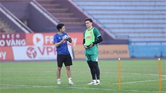 Văn Lâm gặp chấn chương, bỏ ngỏ khả năng ra sân gặp Lào